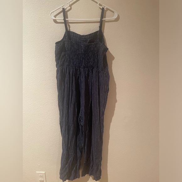 Old Navy Jumpsuit. Size Large - Picture 2 of 3